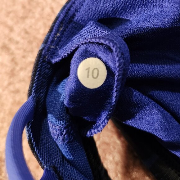 Lululemon FREE TO BE WILD Bra.🖤💙 - Picture 3 of 3